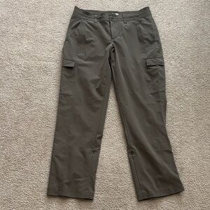L.L Bean Cargo Pants in Olive Green size 8P